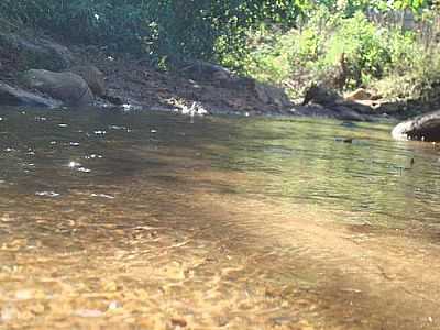 RIO NO INTERIOR DA CIDADE POR ROGERBLIZ - SO SEBASTIO DO MARANHO - MG