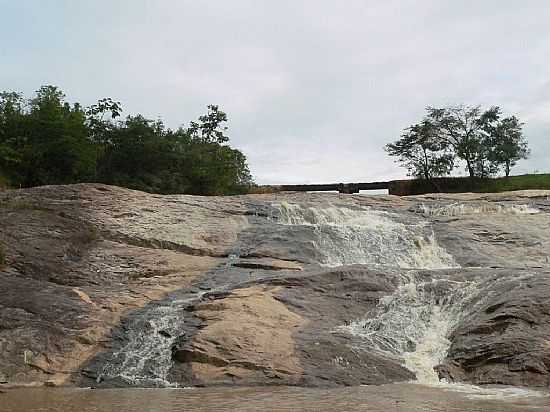 CACHOEIRA DA FBRICA EM SO TIAGO-MG-FOTO:AMRICO VIVAS - SO TIAGO - MG