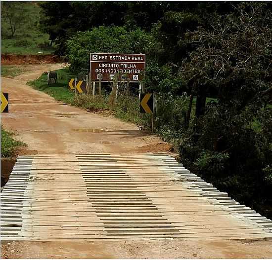 PONTE NA ESTRADA REAL DE SO TIAGO-MG-FOTO:MONTANHA - SO TIAGO - MG