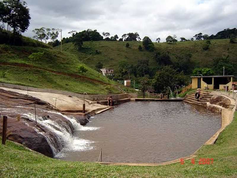 SARANDIRA-MG-CACHOEIRA DE SARANDIRA-FOTO:MARCIA VALLE - SARANDIRA - MG