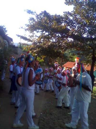 APRESENTAO DA DANA DO GONGADO, POR MARIA JOSE ENEIA ANDRADE - SEM PEIXE - MG