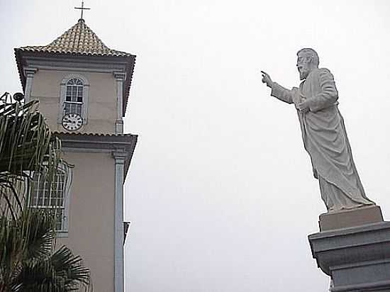 ESTTUA AO LADO DA IGREJA MATRIZ-FOTO:CARLOS HELIODORO - SENADOR FIRMINO - MG