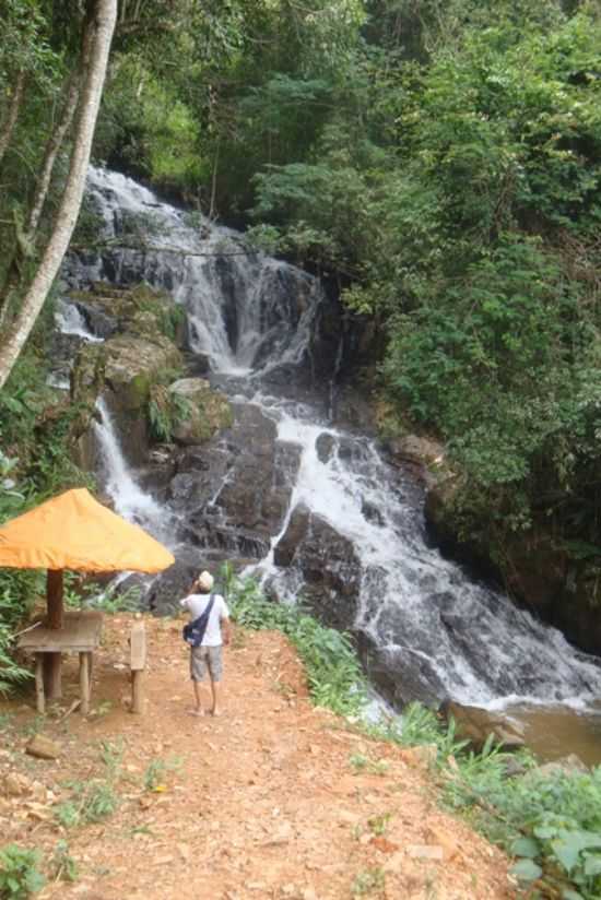 CACHOEIRA DAS TRONQUEIRAS, POR LAERCIO FERNANDES - SENADOR JOS BENTO - MG