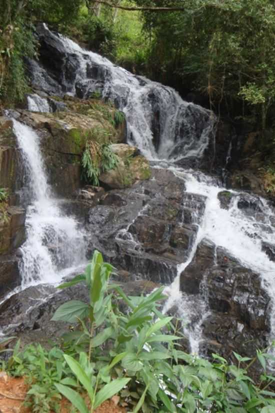 CACHOEIRA DAS TRONQUEIRAS, POR LAERCIO FERNANDES - SENADOR JOS BENTO - MG