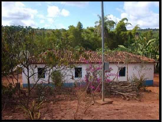 CASA EM REA RURAL NA COMUNIDADE DO BIA EM SENADOR MODESTINO GONALVES-MG-FOTO:EDSON RAMOS RODRIGUES - SENADOR MODESTINO GONALVES - MG