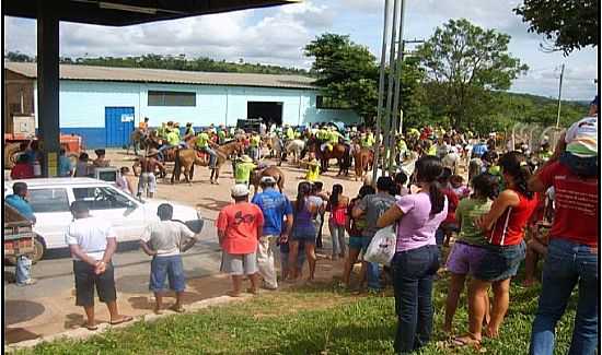 CAVALGADA BEIRA RIO EM SENADOR MODESTINO GONALVES-MG-FOTO:ELIZABETE APARECIDA NEVES DIAS - SENADOR MODESTINO GONALVES - MG