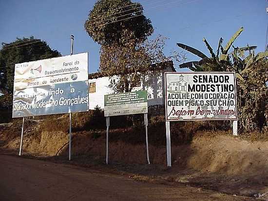 ENTRADA DA CIDADE DE SENADOR MODESTINO GONALVES-MG-FOTO:ASMINASGERAIS. - SENADOR MODESTINO GONALVES - MG