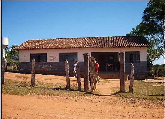 ESCOLA MUNICIPAL NA COMUNIDADE CAMPOS DAS FLORES EM SENADOR MODESTINO GONALVES-MG-FOTO:EDSON RAMOS RODRIGUES - SENADOR MODESTINO GONALVES - MG