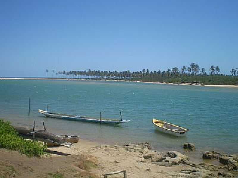 BARRA DO JACUIPE-BA-BARCOS DE PESCA NA ORLA DO RIO JACUPE-FOTO:GUIADOLITORAL.UOL.COM.BR - BARRA DO JACUPE - BA