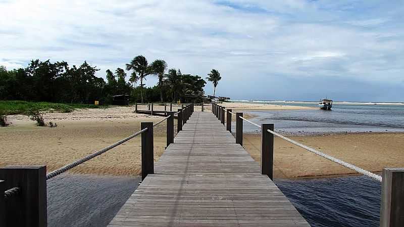 BARRA DO JACUIPE-BA-PASSARELA SOBRE O RIO JACUPE-FOTO:RAUL DI LOLLO - BARRA DO JACUPE - BA