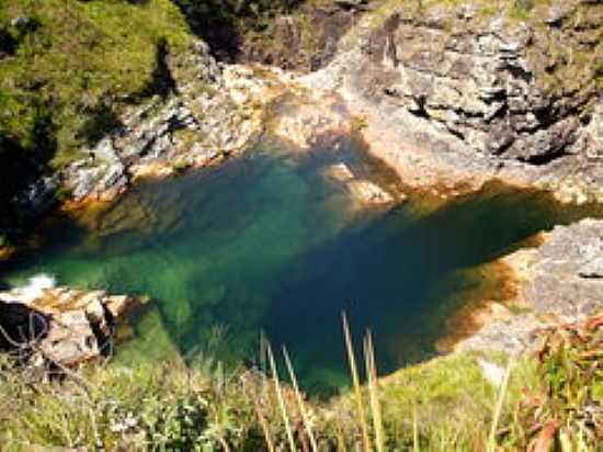 POO NA 1 QUEDA DO S. FRANCISCO EM SERRA DA CANASTRA-FOTO:S. F. DA COSTA - SERRA DA CANASTRA - MG