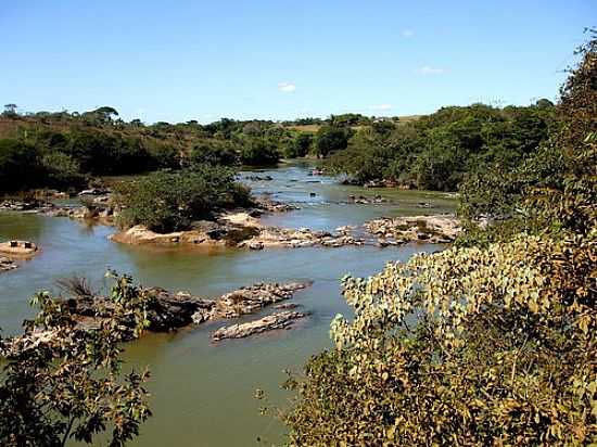 RIO EM SERRA DA CANASTRA-FOTO:S. F. DA COSTA - SERRA DA CANASTRA - MG