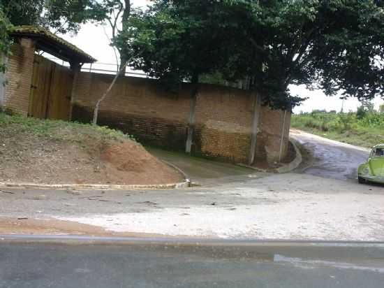 POR ANA LUIZA PANZERA - SERRA DO CAMAPU - MG