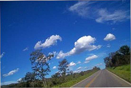 ESTRADA PARA SERRA DO CAMAPU-MG-FOTO:RUBENS GALVO - SERRA DO CAMAPU - MG