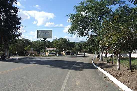 SERRA DOS AIMORS-MG-ENTRADA DA CIDADE-FOTO:CARLOS ROBERTO ROCHA SANTANA - SERRA DOS AIMORS - MG