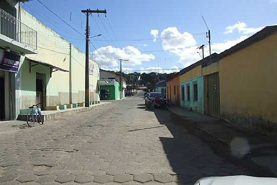 SERRA DOS AIMORS-MG-RUA NO CENTRO-FOTO:CARLOS ROBERTO ROCHA SANTANA - SERRA DOS AIMORS - MG