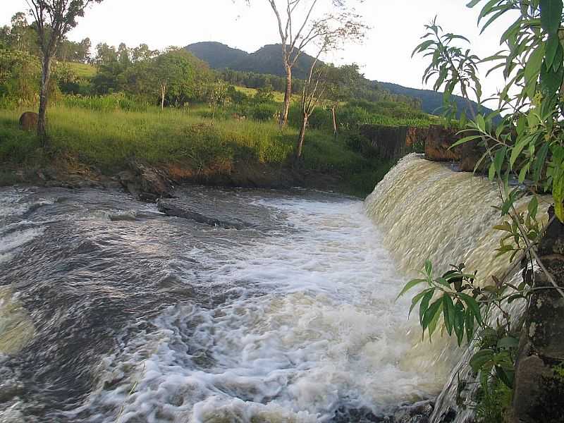 SERRANIA-MG-BARRAGEM DA REPRESA-FOTO:TAGLIALEGNA - SERRANIA - MG