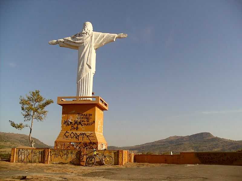 SERRANIA-MG-CRISTO REDENTOR-FOTO:EMILIO AYER - SERRANIA - MG