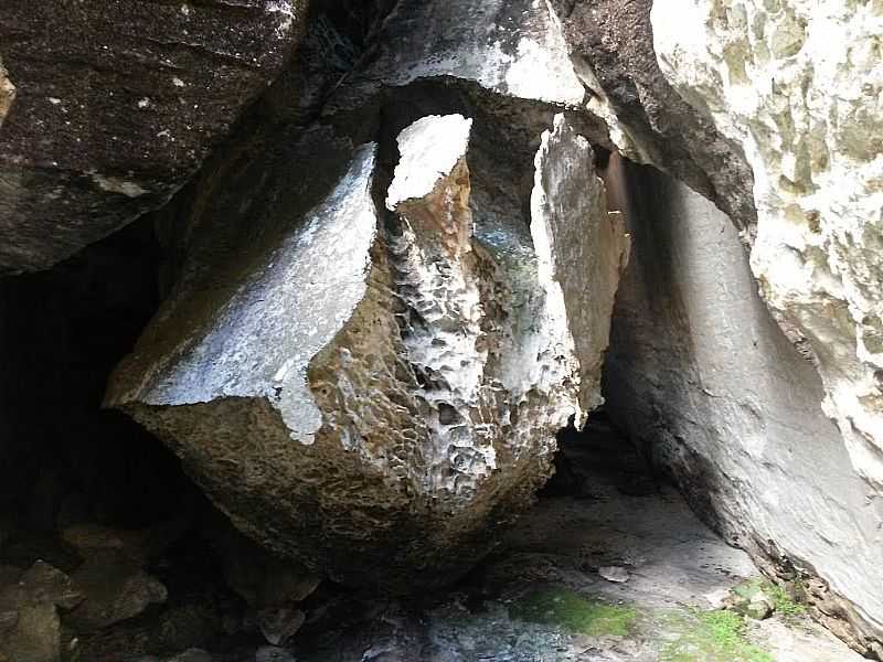 SERRANPOLIS DE MINAS-MG-CIDADE DE PEDRA-GRUTA DA AVE-FOTO:MARCOS GIOVANNI - SERRANPOLIS DE MINAS - MG