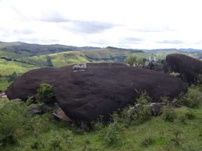 PEDREIRA, POR TATIANA ARANTES - SERRANOS - MG