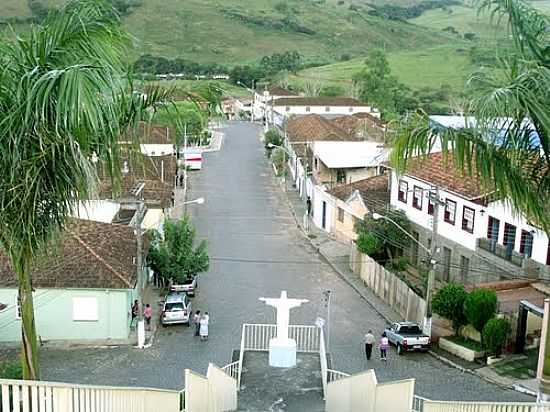 VISTA PARCIAL DE SERRANOS-FOTO:TAYSAKI2010 - SERRANOS - MG