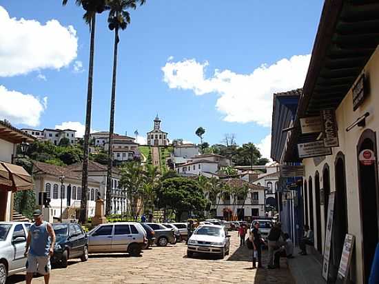 CENTRO HISTRICO DE SERRO COM A IGREJA DE SANTA RITA AO FUNDO-FOTO:RN LATVIAN31 - SERRO - MG