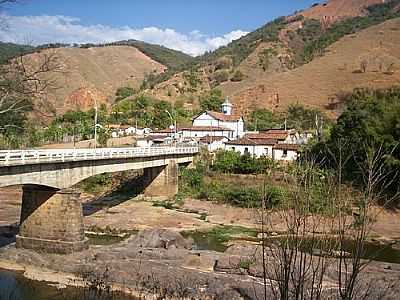 PONTE SOBRE O RIO SANTO ANTONIO-FOTO:JOO VERGEL  - SETE CACHOEIRAS - MG