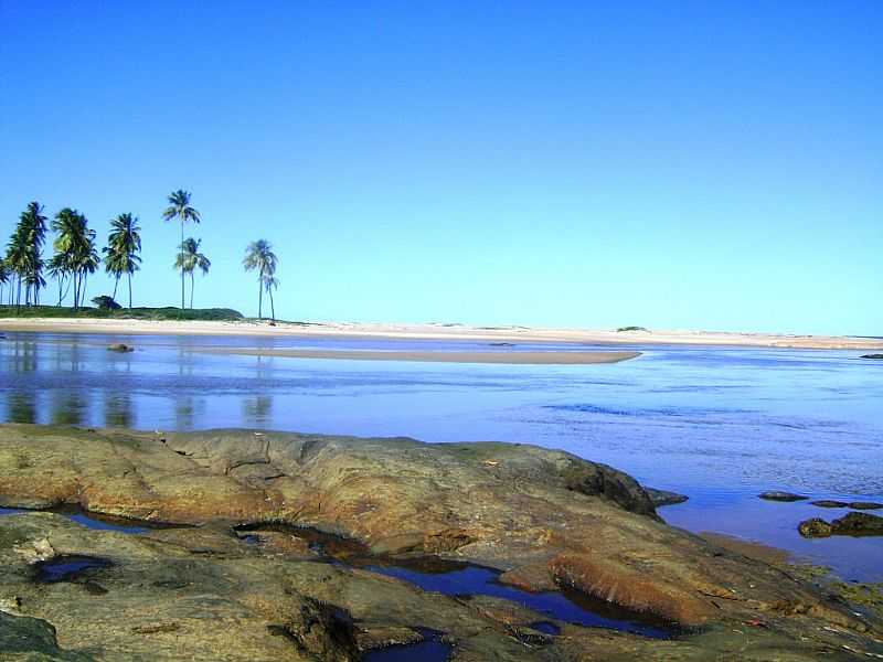 BARRA DO POJUCA-BA-PRAIA EM BARRA DO POJUCA-FOTO:KRYSSTIANI - BARRA DO POJUCA - BA