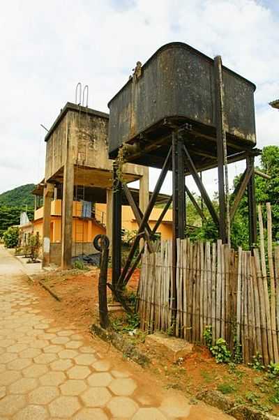 CAIXAS DGUA DA ANTIGA ESTAO FERROVIRIA-FOTO:SGTRANGEL  - SILVEIRA CARVALHO - MG