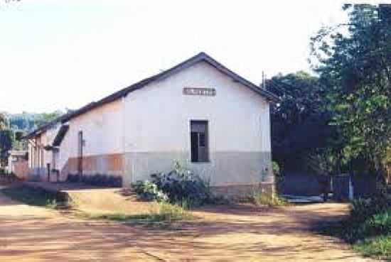 ESTAO FERROVIRIA DE SILVESTRE EM 2001-FOTO:ESTACOESFERROVIARIAS. - SILVESTRE - MG