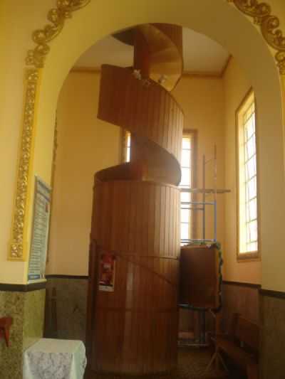 RELQUIA ESCADARIA DA IGREJA  DE SIMONSIA, POR MAGNA LUCIA DE BELO HORIZONTE - SIMONSIA - MG