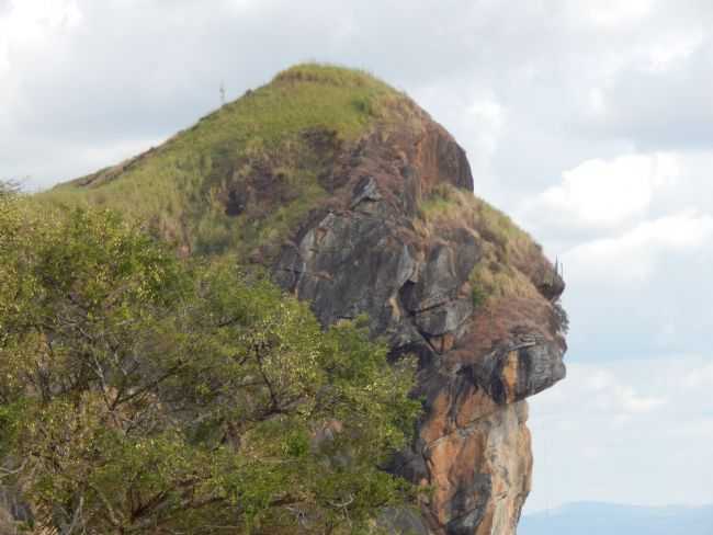 PEDRA MACACO, POR ROGRIO LOUZADA - SOBRLIA - MG