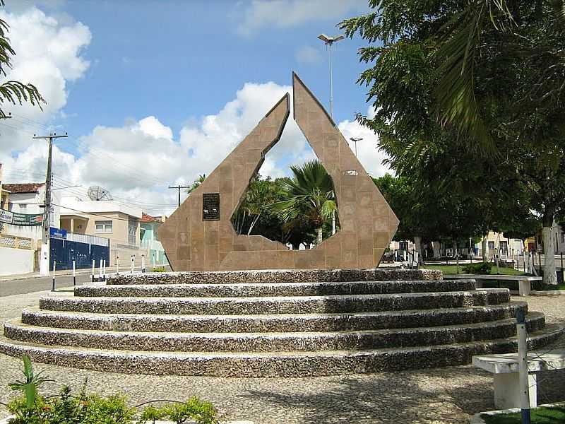 BATALHA-AL-MONUMENTO NA PRAA N.SRA.DE FTIMA-FOTO:DANUBIO36 - BATALHA - AL