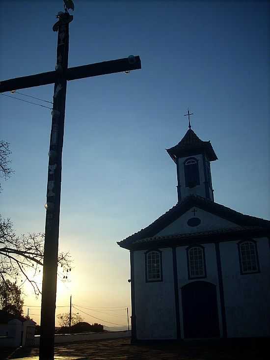 SOPA-MG-CRUZEIRO EM FRENTE A IGREJA DE SANTA RITA-FOTO:ALYSSON PRATES - SOPA - MG