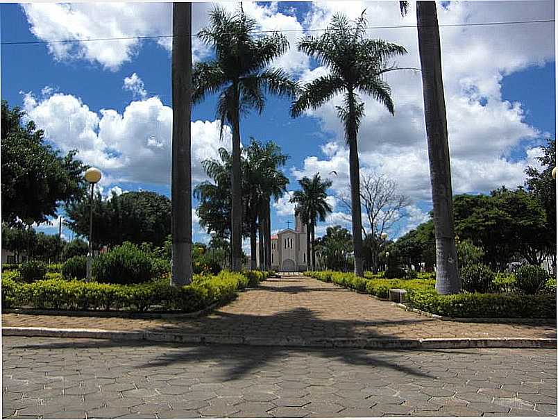 TAIOBEIRAS-MG-PRAA DA MATRIZ DE SO SEBASTIO-FOTO:RMULO HENOK - TAIOBEIRAS - MG