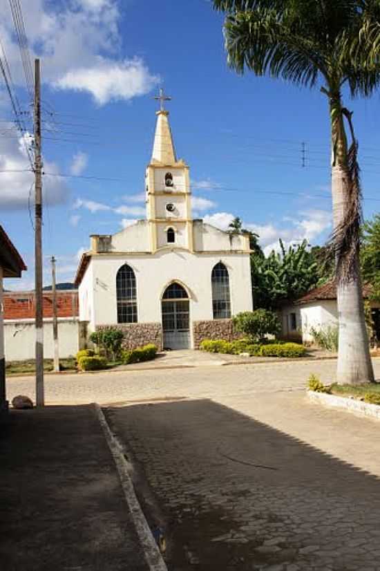 IGREJA NO CENTRO DE TAPARUBA-FOTO:ELPDIO JUSTINO DE A - TAPARUBA - MG