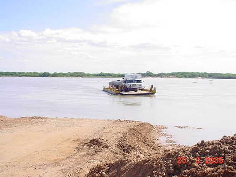 BARRA DO TARRACHIL-BA-BALSA NO RIO SO FRANCISCO-FOTO:WEATHER AVENUE - BARRA DO TARRACHIL - BA