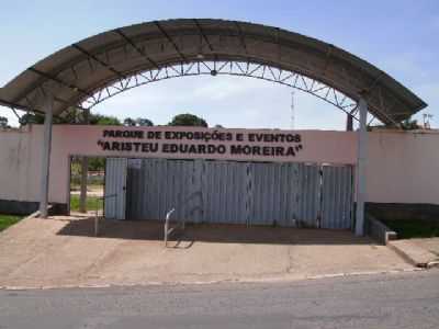 PARQUE DE EXPOSIES, POR NEIDE - TAQUARAU DE MINAS - MG