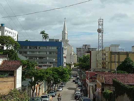 CENTRO DE TEFILO OTONI-FOTO:MONTANHA - TEFILO OTONI - MG