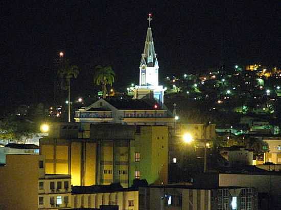 VISTA NOTURNA DE TEFILO OTONI-FOTO:JOTALU - TEFILO OTONI - MG