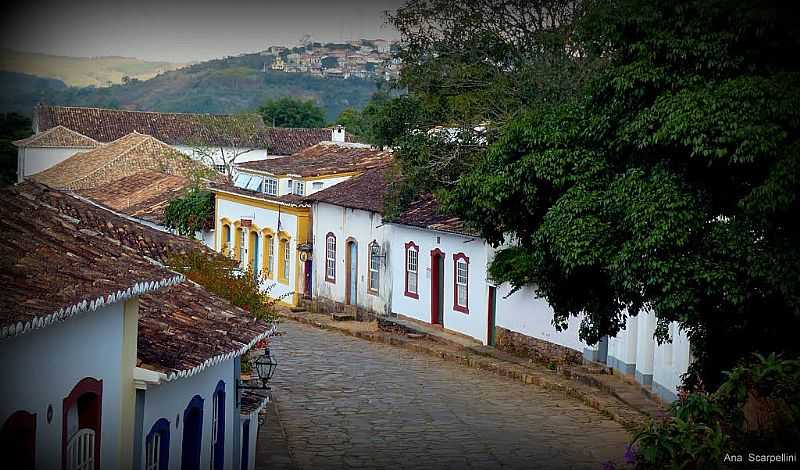 TIRADENTES-MG-CASARIO COLONIAL NA LADEIRA-FOTO:ANA MARIA SCARPELLINI - TIRADENTES - MG