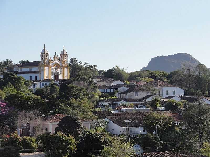 TIRADENTES-MG-VISTA PARCIAL DA CIDADE E AO FUNDO A SERRA DE SO JOS-FOTO:PAULO YUJI TAKARADA - TIRADENTES - MG