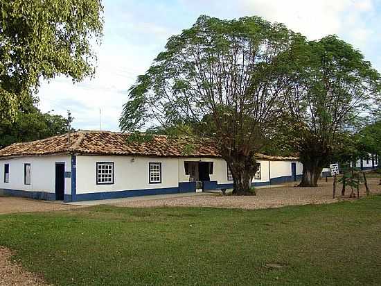 PRAA E CASA COLONIAL EM TOMAZ GONZAGA-MG-FOTO:WWW.TAPERAMINAS.COM. - TOMS GONZAGA - MG