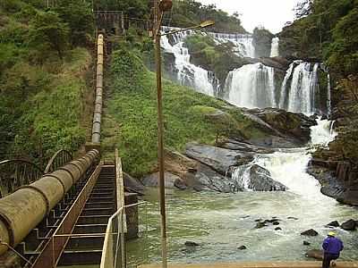 CACHOEIRA NO RIO CARANGOLA POR ANDRE ALVIM(XX) - TOMBOS - MG