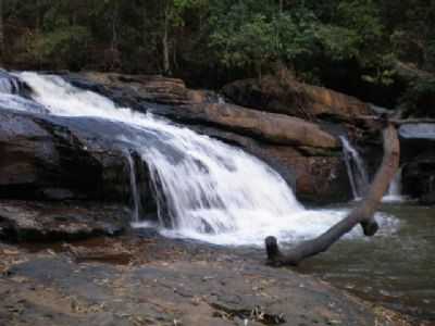 CACHOEIRA DO AMBROSIO, POR RODRIGO - TOMBOS - MG