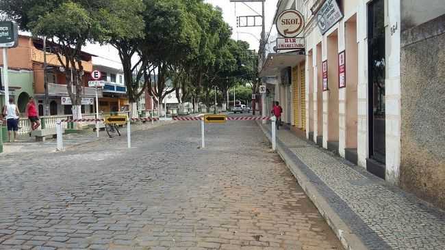 REA CENTRAL DA CIDADE DE TOMBOS MG, POR MARCELO SERPA - TOMBOS - MG