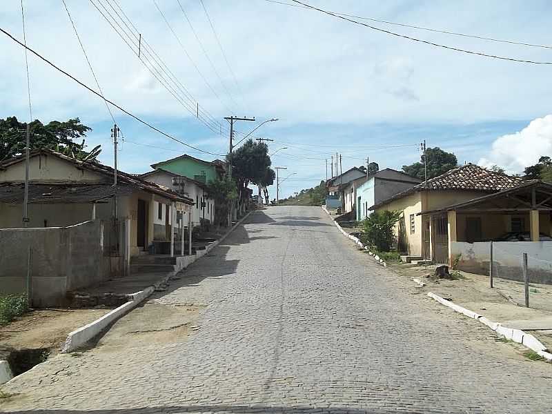 TOPZIO-MG-CASARIO EM RUA CENTRAL-FOTO:BALTAZAR VIANA  - TOPZIO - MG