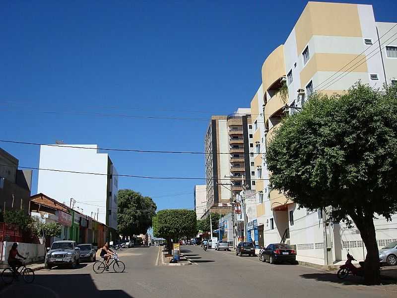 BARREIRAS-BA-RUA ABLIO FARIAS NO CENTRO-FOTO:CERRADO - BARREIRAS - BA