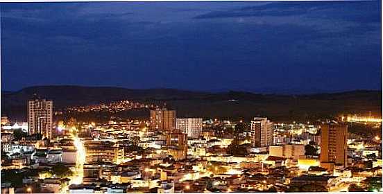 CENTRO,NOTURNO., POR LUCAS S.DONIZETTE - TRS CORAES - MG