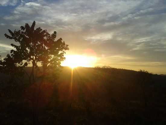 SOL NASCENDO NA FAZENDA DOS CUNHA, POR SIDINEI SANTOS FERREIRA - TRS MARIAS - MG